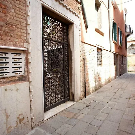 Al Mezzanino, Palazzo Torniello Apartment