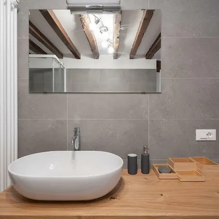 Ponte Raspi Canal View Apartment *