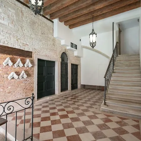 Ponte Raspi Canal View Apartment *