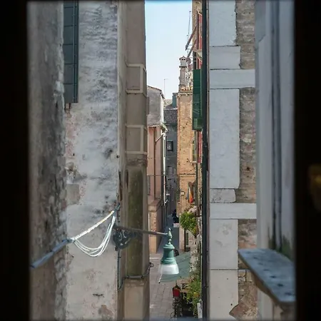 Apartment Ponte Raspi Canal View Venice
