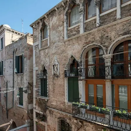 Ponte Raspi Canal View * Venice