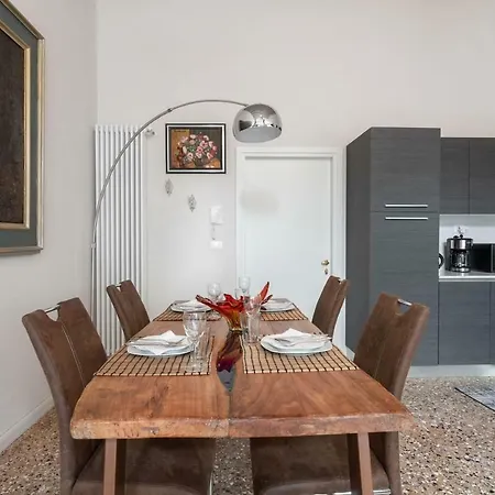 Ponte Raspi Canal View Apartment *