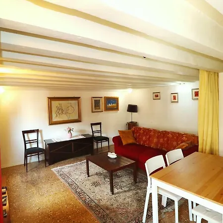 Al Mezzanino, Palazzo Torniello Apartment *