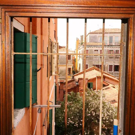 Al Mezzanino, Palazzo Torniello *
