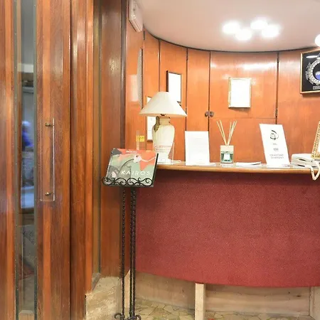 Hotel Ambassador Tre Rose