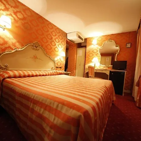 Lux Hotel 3*