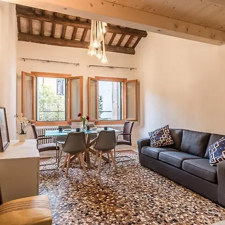 Venetian New Style @ Ca' D'oro Appartement