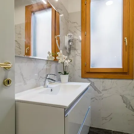 Venetian New Style @ Ca' D'oro Appartement *
