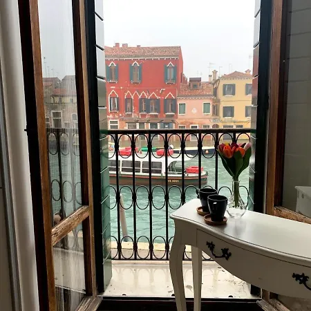 My Friends Canal View Bed & Breakfast